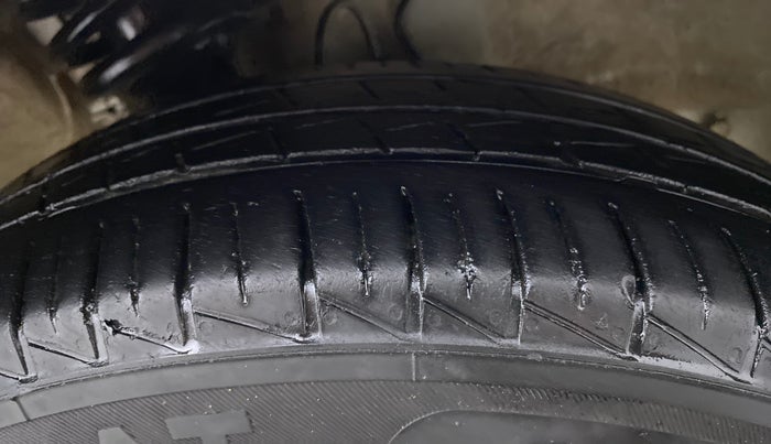 2021 Maruti Alto LXI CNG, CNG, Manual, 15,818 km, Right Front Tyre Tread