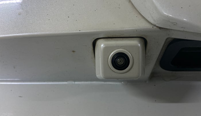 2021 Mahindra XUV700 AX 7 LUXURY P AT 7 STR, Petrol, Automatic, 59,814 km, Parking Camera