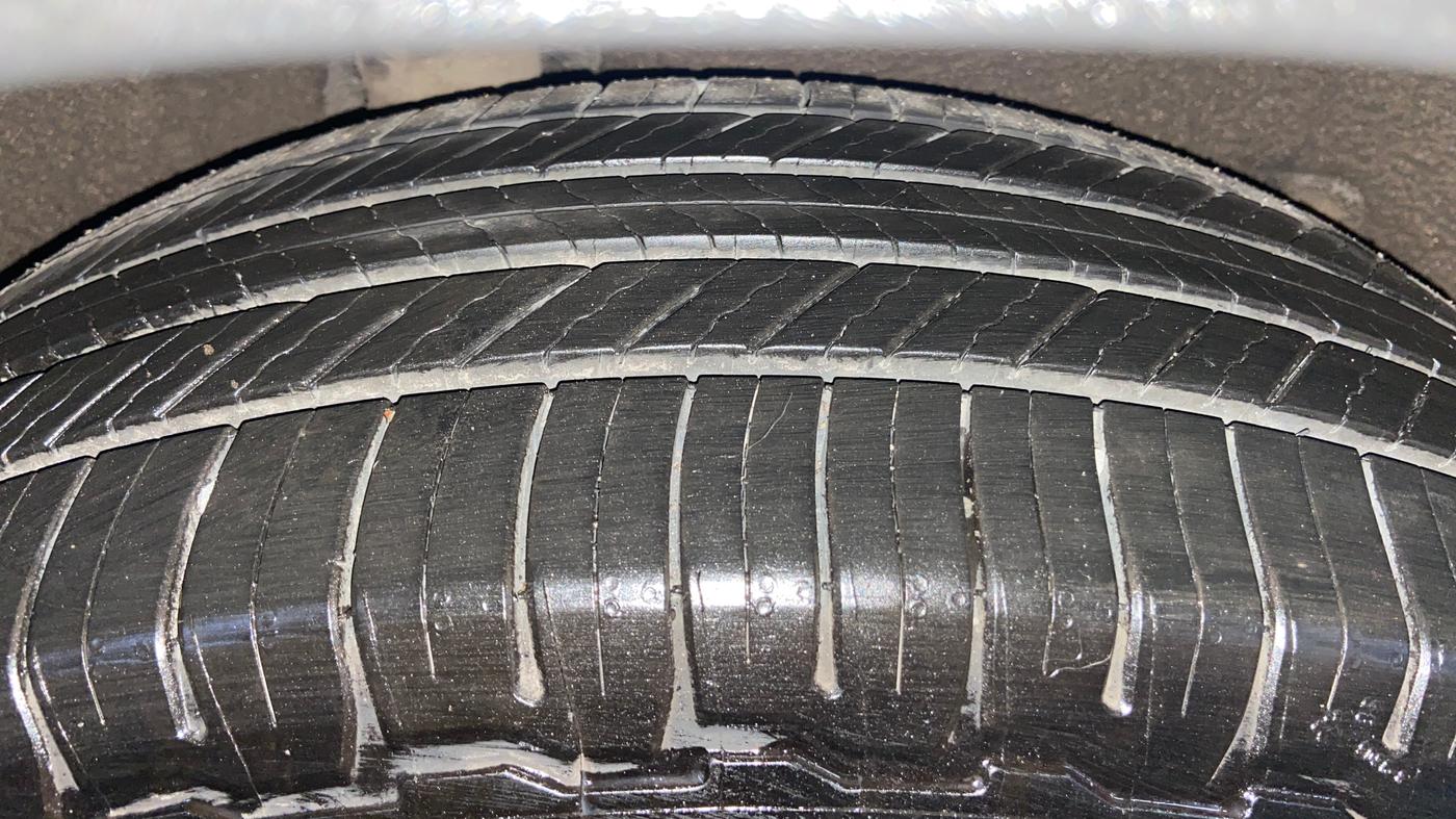 2021 Mahindra XUV700 AX 7 LUXURY P AT 7 STR, Petrol, Automatic, 59,906 km, Right Rear Tyre Tread
