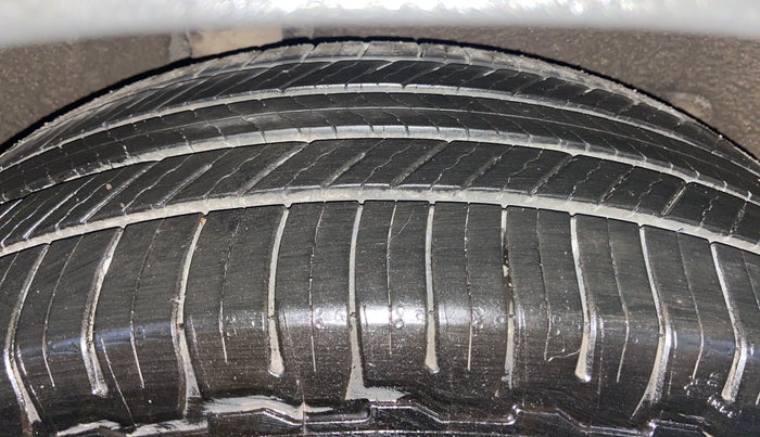 2021 Mahindra XUV700 AX 7 LUXURY P AT 7 STR, Petrol, Automatic, 59,814 km, Right Rear Tyre Tread