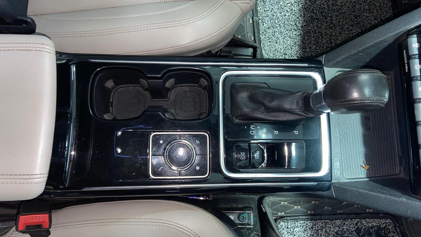 2021 Mahindra XUV700 AX 7 LUXURY P AT 7 STR, Petrol, Automatic, 59,906 km, Gear Lever