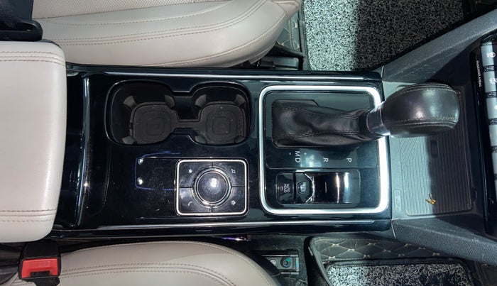 2021 Mahindra XUV700 AX 7 LUXURY P AT 7 STR, Petrol, Automatic, 59,814 km, Gear Lever