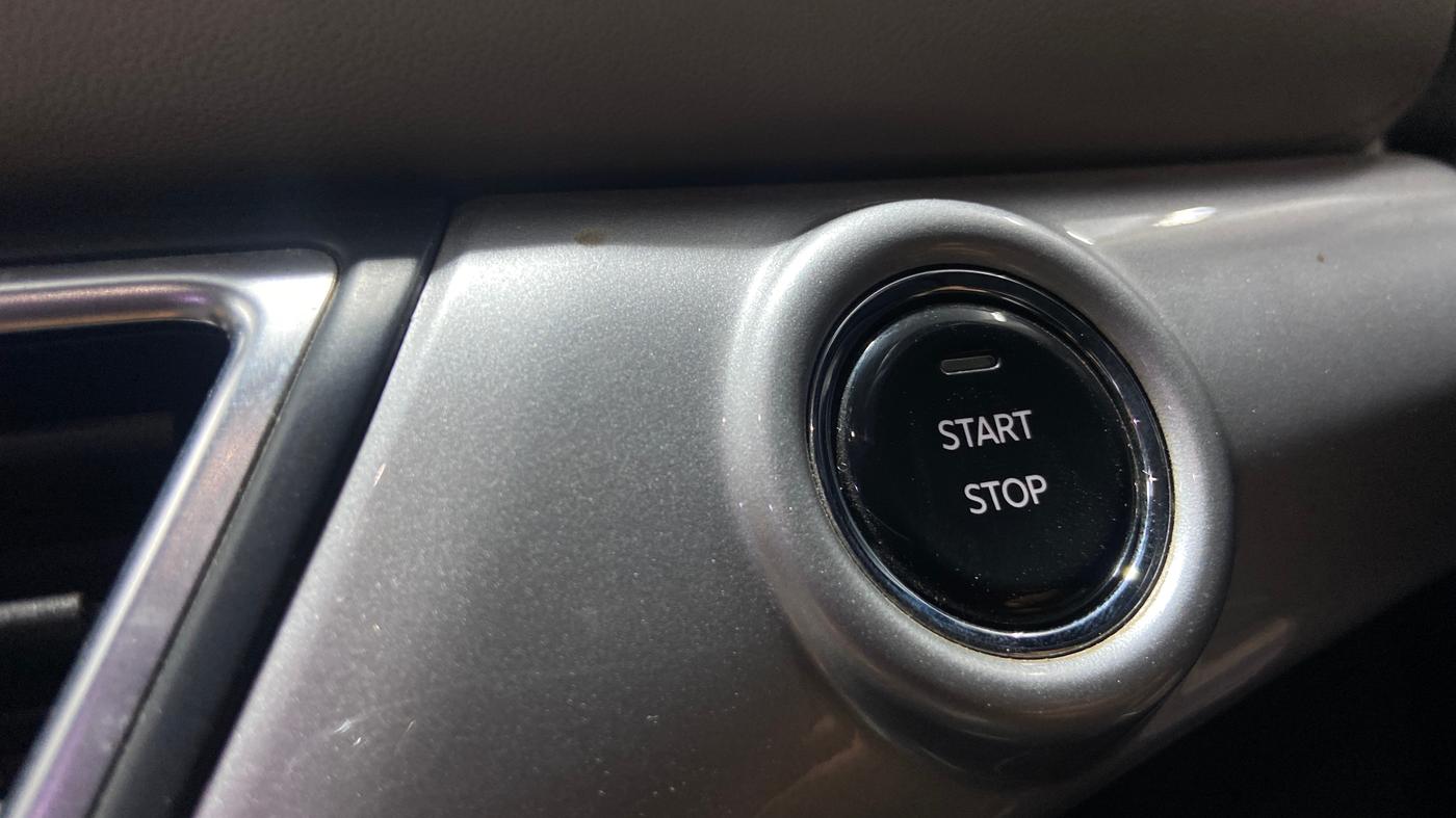 2021 Mahindra XUV700 AX 7 LUXURY P AT 7 STR, Petrol, Automatic, 59,906 km, Keyless Start/ Stop Button