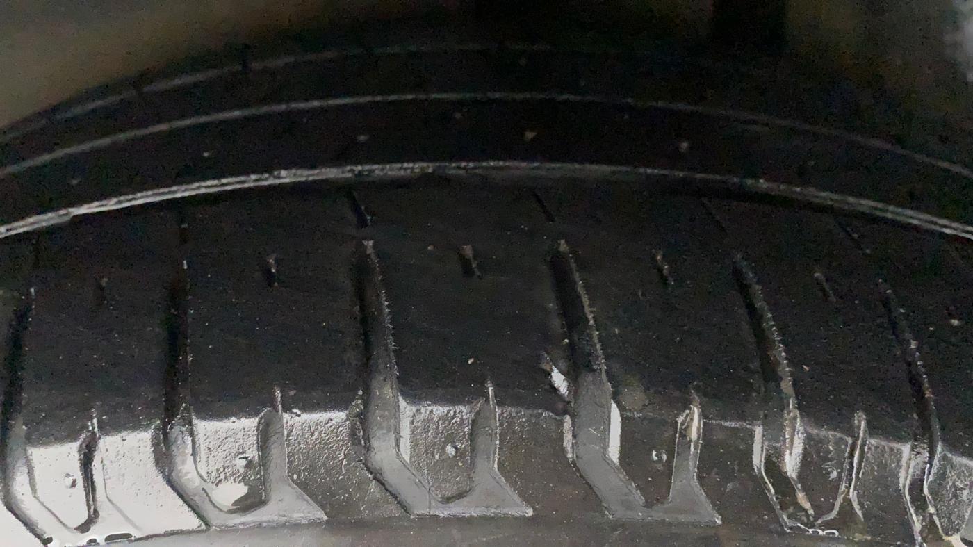 2019 Maruti XL6 ALPHA AT, CNG, Automatic, 49,271 km, Left Rear Tyre Tread