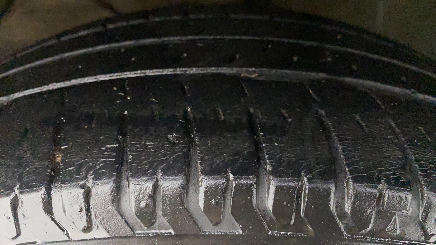 2019 Maruti XL6 ALPHA AT, CNG, Automatic, 49,271 km, Left Front Tyre Tread