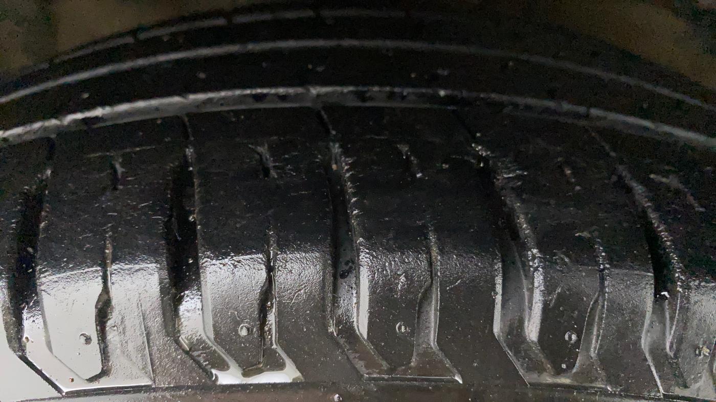 2019 Maruti XL6 ALPHA AT, CNG, Automatic, 49,271 km, Right Front Tyre Tread