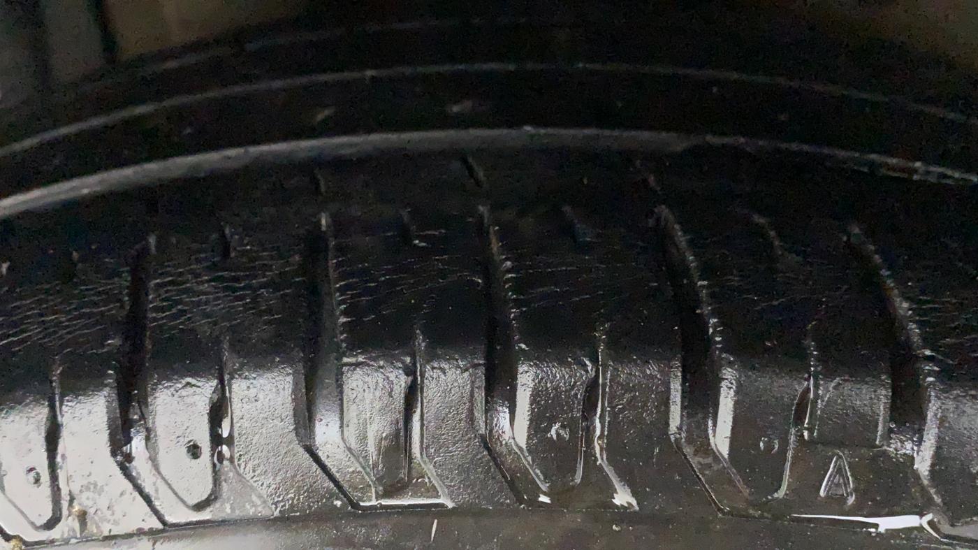 2019 Maruti XL6 ALPHA AT, CNG, Automatic, 49,271 km, Right Rear Tyre Tread