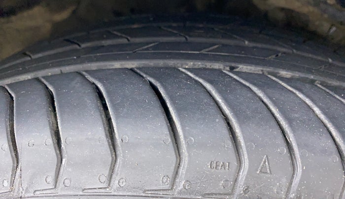 2015 Hyundai New Elantra SX 1.8 AT, Petrol, Automatic, 66,984 km, Right Front Tyre Tread