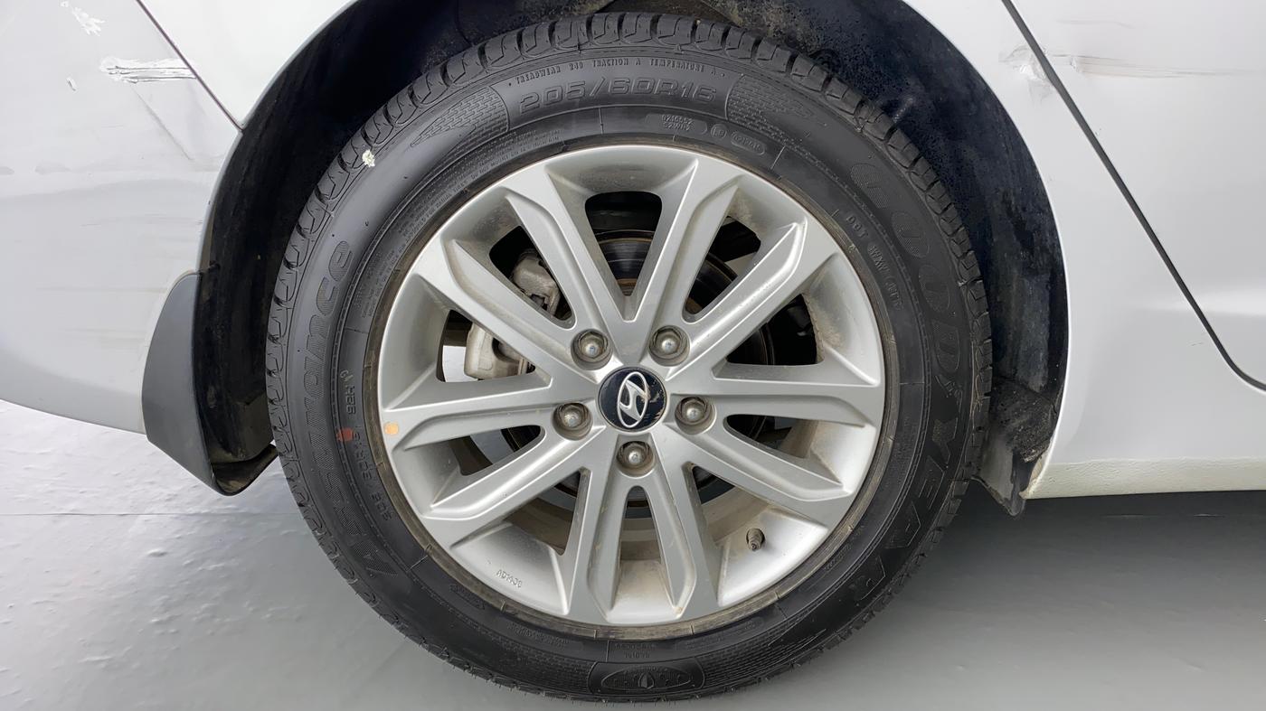 2015 Hyundai New Elantra SX 1.8 AT, Petrol, Automatic, 66,984 km, Right Rear Wheel