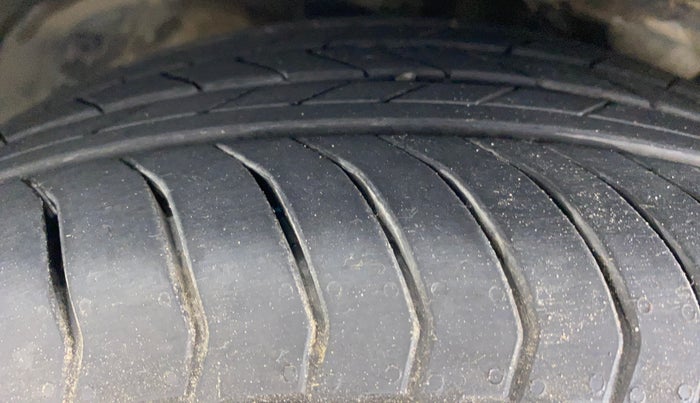 2015 Hyundai New Elantra SX 1.8 AT, Petrol, Automatic, 66,984 km, Left Front Tyre Tread