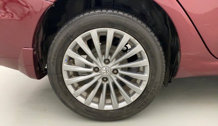 2015 Maruti Ciaz ZXI+, Petrol, Manual, 1,15,379 km, Right Rear Wheel