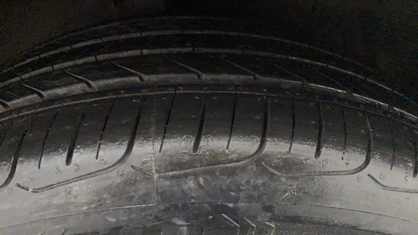 2015 Maruti Ciaz ZXI+, Petrol, Manual, 1,15,379 km, Right Front Tyre Tread
