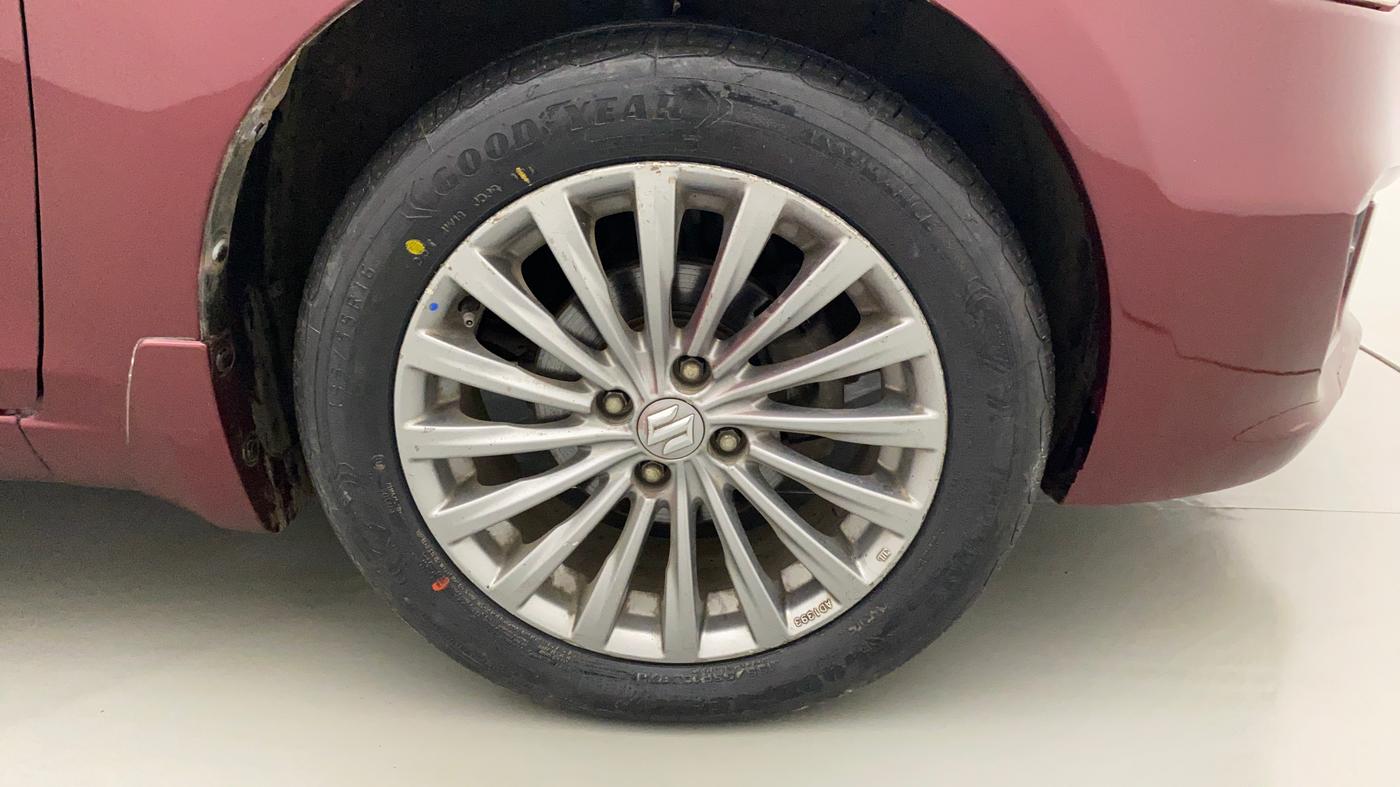 2015 Maruti Ciaz ZXI+, Petrol, Manual, 1,15,379 km, Right Front Wheel
