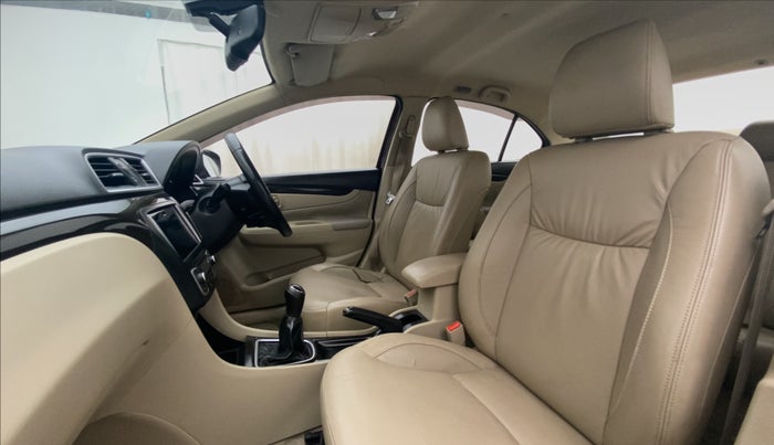 2015 Maruti Ciaz ZXI+, Petrol, Manual, 1,15,379 km, Right Side Front Door Cabin