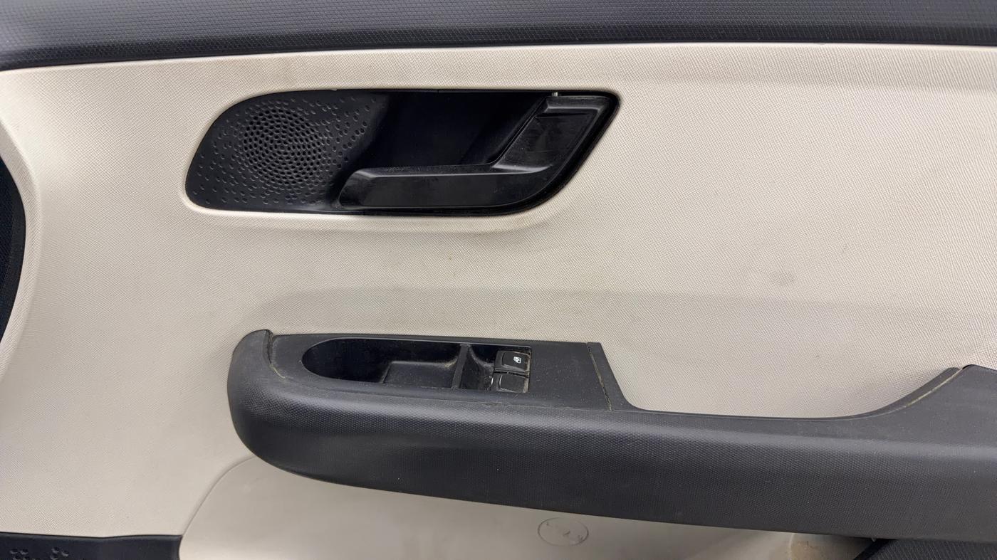 2021 Tata ALTROZ XE PLUS DIESEL, Diesel, Manual, 94,771 km, Driver Side Door Panels Control