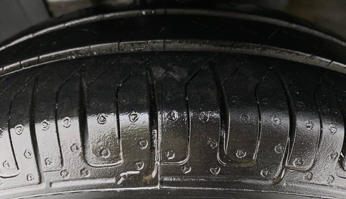 2016 Renault Kwid RXT 1.0, Petrol, Manual, 49,451 km, Left Front Tyre Tread