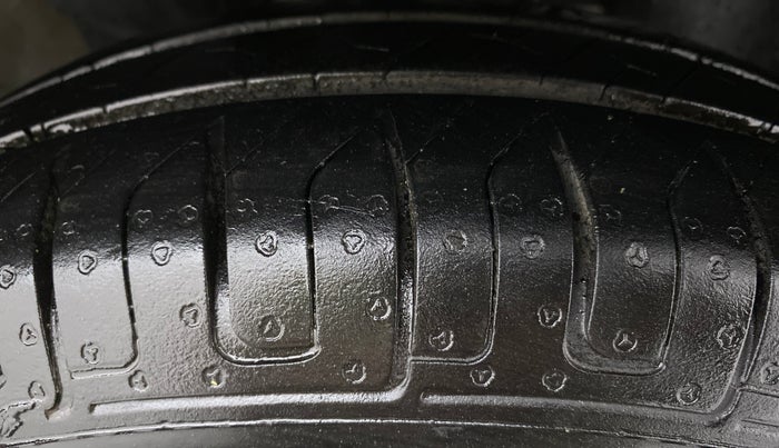2016 Renault Kwid RXT 1.0, Petrol, Manual, 49,451 km, Right Front Tyre Tread