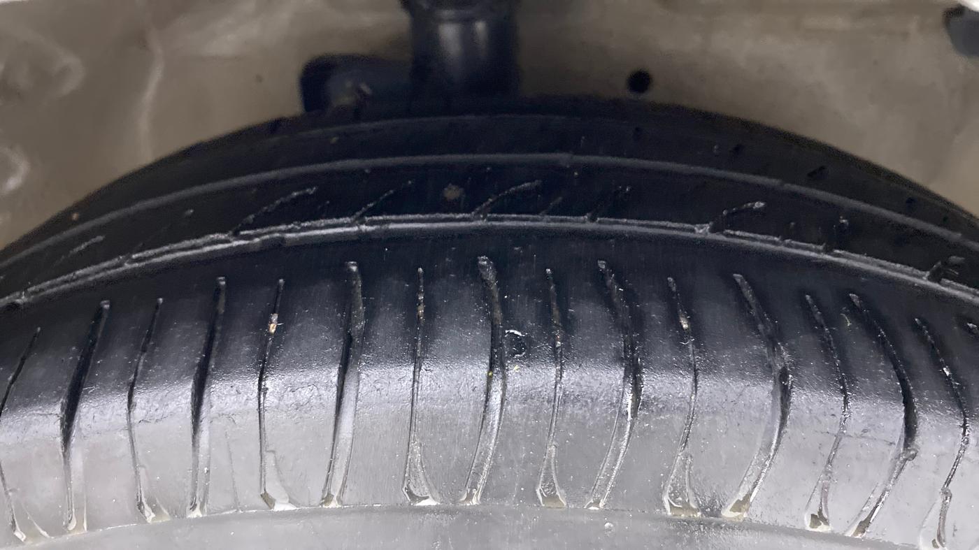 2014 Maruti Celerio VXI d, Petrol, Manual, 97,528 km, Right Front Tyre Tread