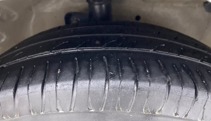 2014 Maruti Celerio VXI d, Petrol, Manual, 97,528 km, Right Front Tyre Tread