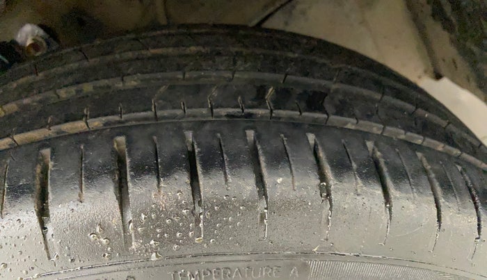 2022 Maruti Baleno ZETA PETROL 1.2, Petrol, Manual, 17,600 km, Right Front Tyre Tread