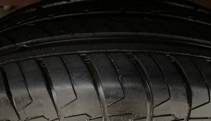 2024 Maruti Swift VXI, Petrol, Manual, 10,204 km, Left Front Tyre Tread