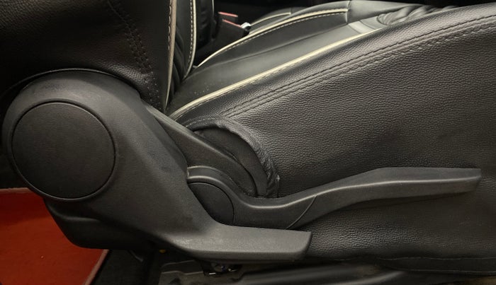 2024 Maruti Swift VXI, Petrol, Manual, 10,204 km, Driver Side Adjustment Panel