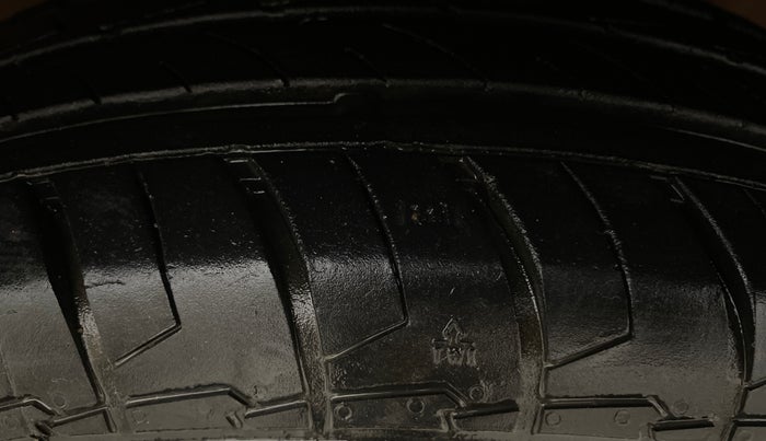 2024 Maruti Swift VXI, Petrol, Manual, 10,204 km, Right Front Tyre Tread