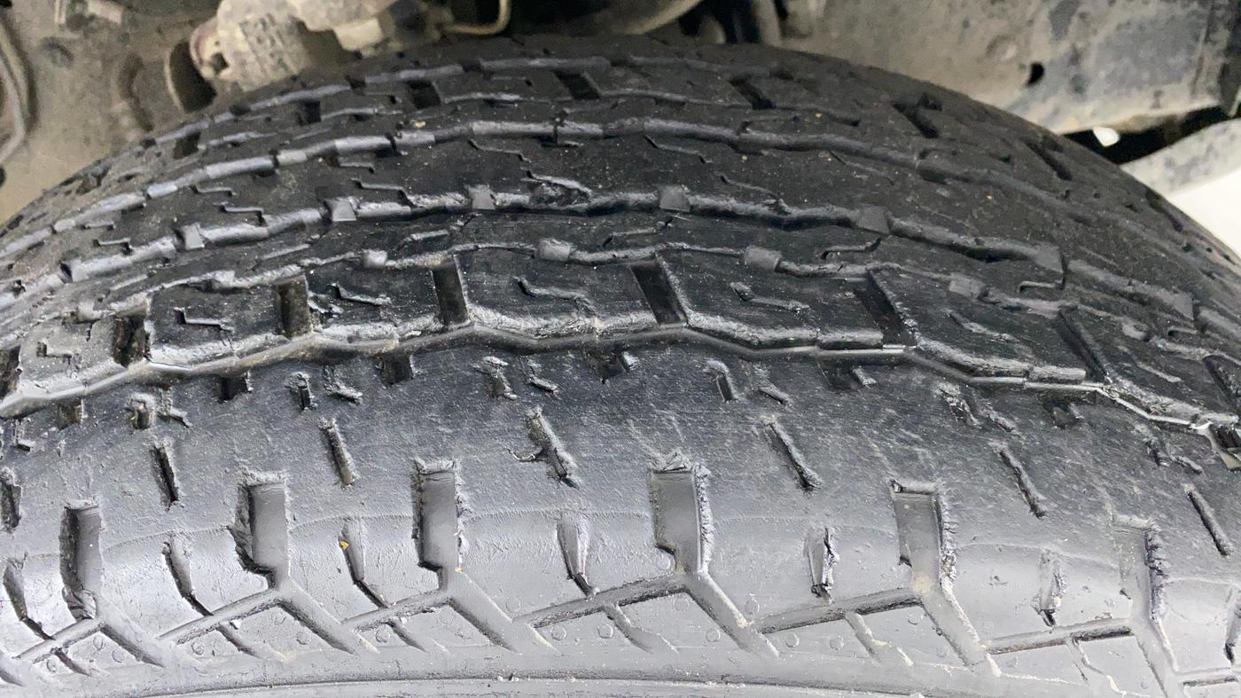 2018 Ford Endeavour 3.2l 4X4 AT Titanium, Diesel, Automatic, 35,286 km, Right Front Tyre Tread