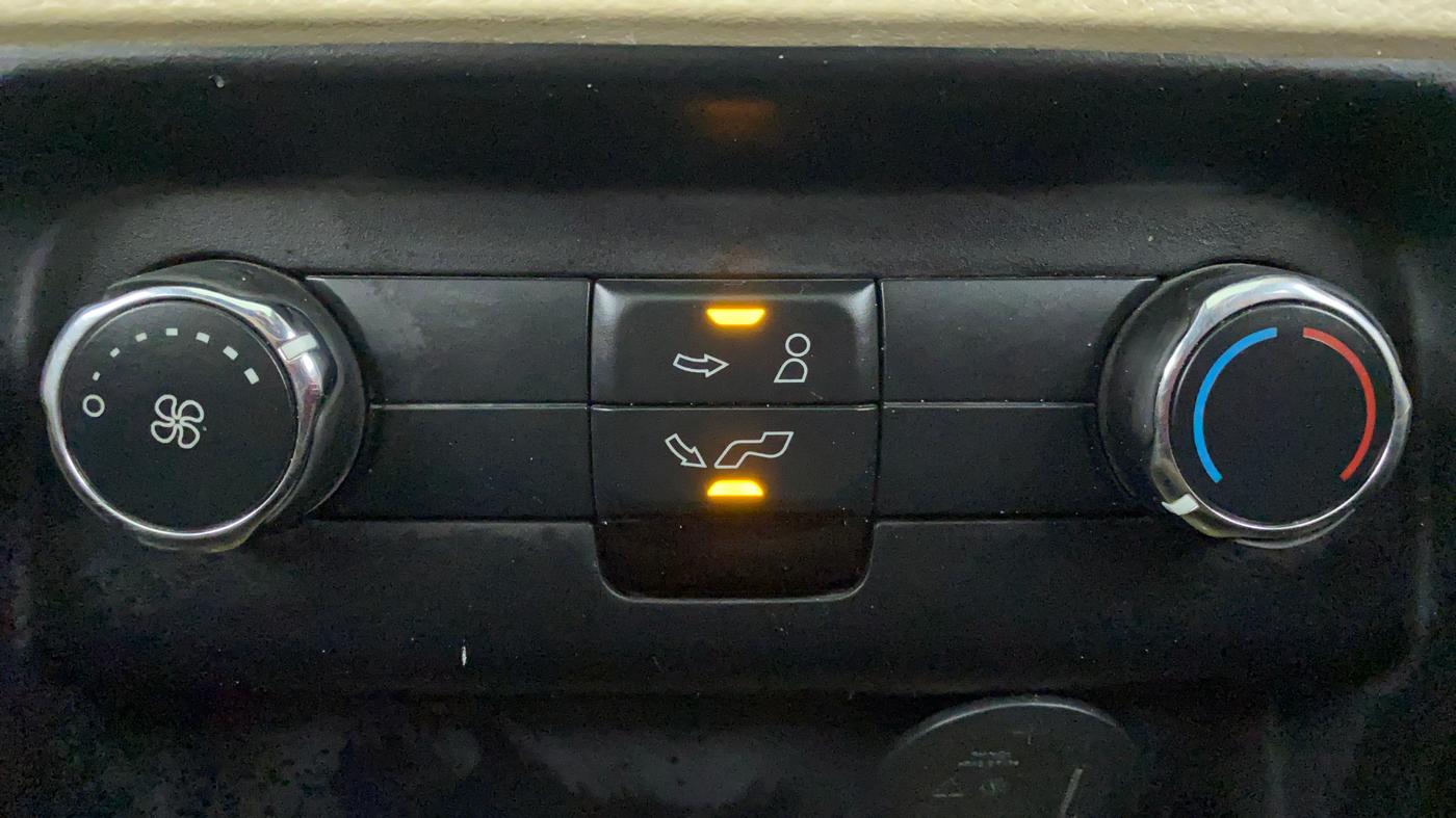 2018 Ford Endeavour 3.2l 4X4 AT Titanium, Diesel, Automatic, 35,286 km, Rear AC Temperature Control