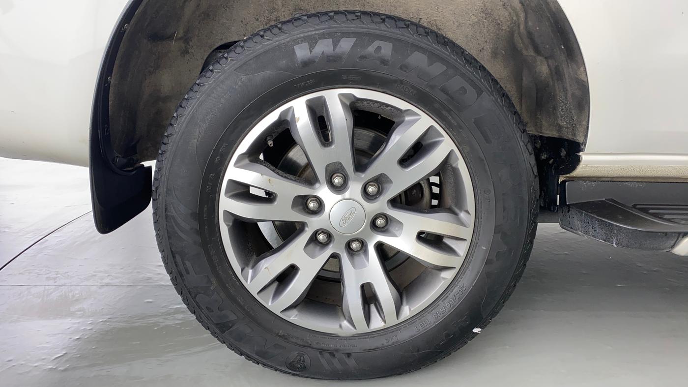 2018 Ford Endeavour 3.2l 4X4 AT Titanium, Diesel, Automatic, 35,286 km, Right Rear Wheel