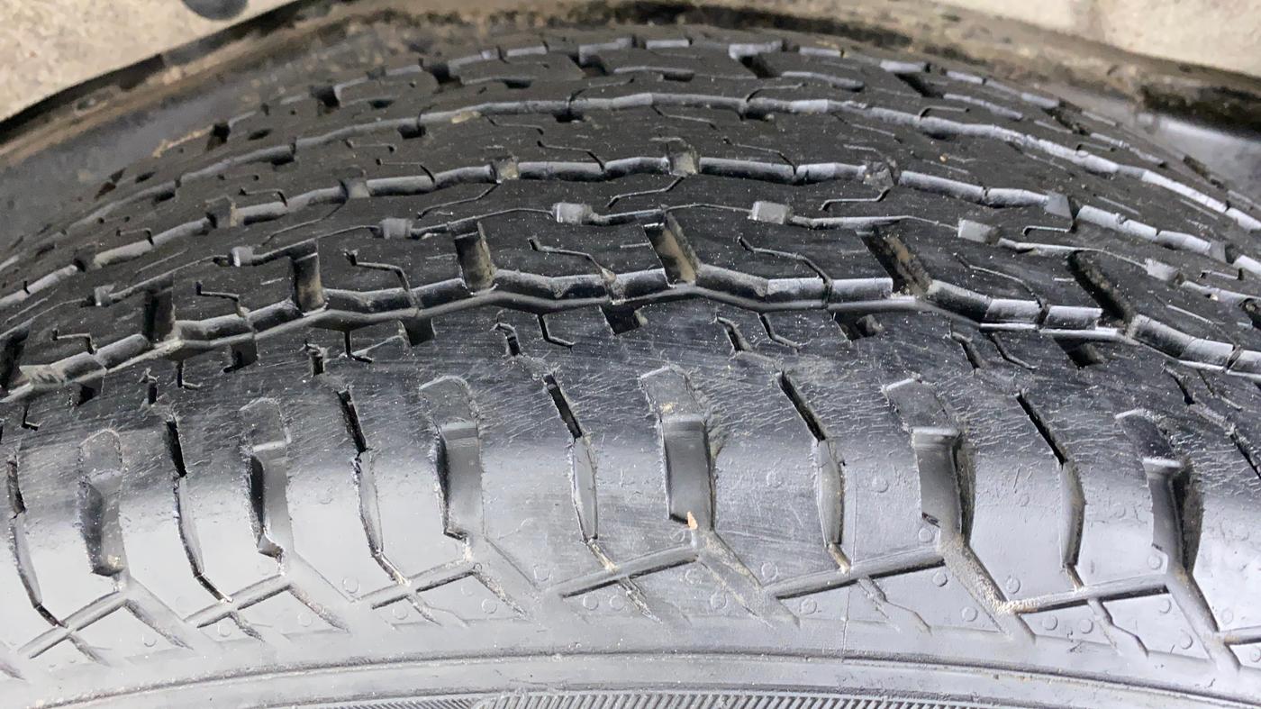 2018 Ford Endeavour 3.2l 4X4 AT Titanium, Diesel, Automatic, 35,286 km, Left Rear Tyre Tread