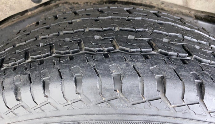 2018 Ford Endeavour 3.2l 4X4 AT Titanium, Diesel, Automatic, 35,286 km, Left Rear Tyre Tread