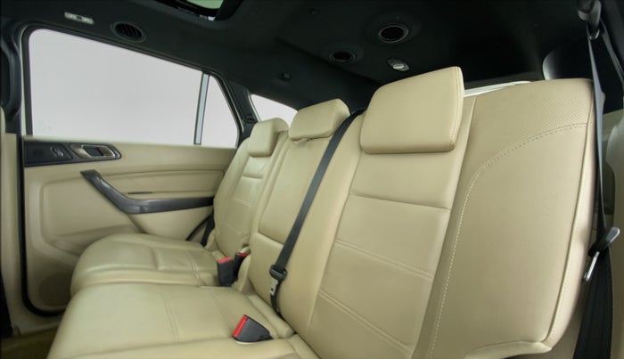 2018 Ford Endeavour 3.2l 4X4 AT Titanium, Diesel, Automatic, 35,286 km, Right Side Rear Door Cabin