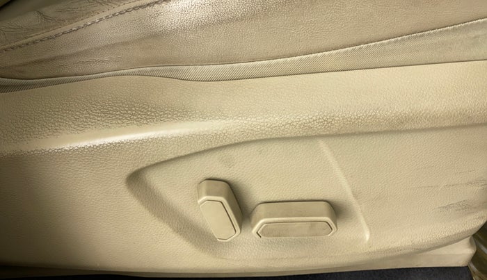 2018 Ford Endeavour 3.2l 4X4 AT Titanium, Diesel, Automatic, 35,286 km, Driver Side Adjustment Panel