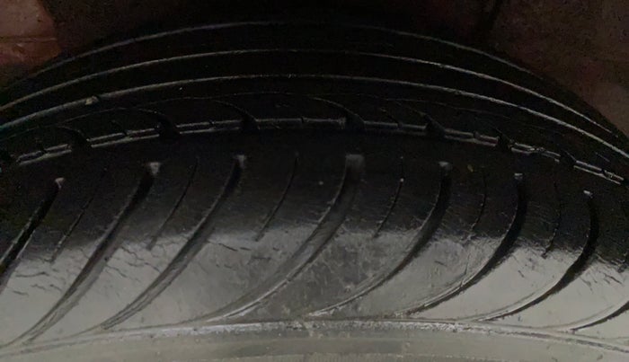 2012 Hyundai i20 SPORTZ 1.2, Petrol, Manual, 50,381 km, Right Rear Tyre Tread