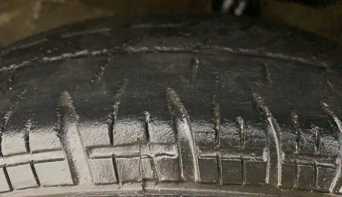 2014 Maruti Ritz VXI, Petrol, Manual, 68,467 km, Left Front Tyre Tread