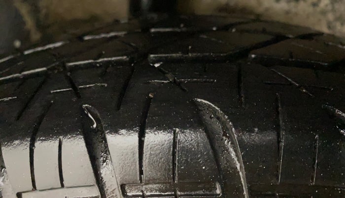 2014 Maruti Ritz VXI, Petrol, Manual, 68,467 km, Right Rear Tyre Tread