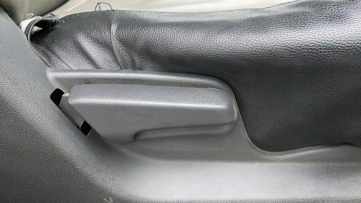 2014 Maruti Ritz VXI, Petrol, Manual, 68,467 km, Driver Side Adjustment Panel