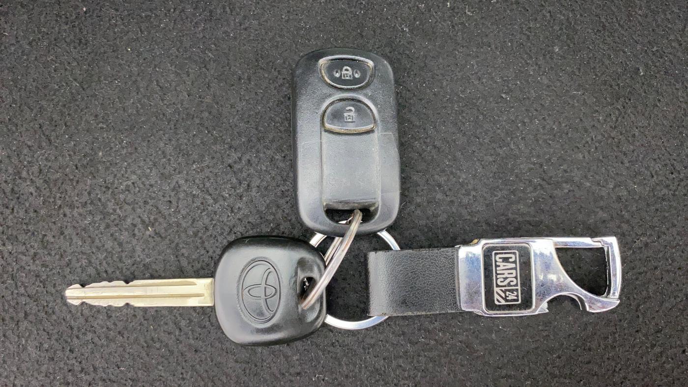 2013 Toyota Etios Liva GD, Diesel, Manual, 1,14,707 km, Key Close Up