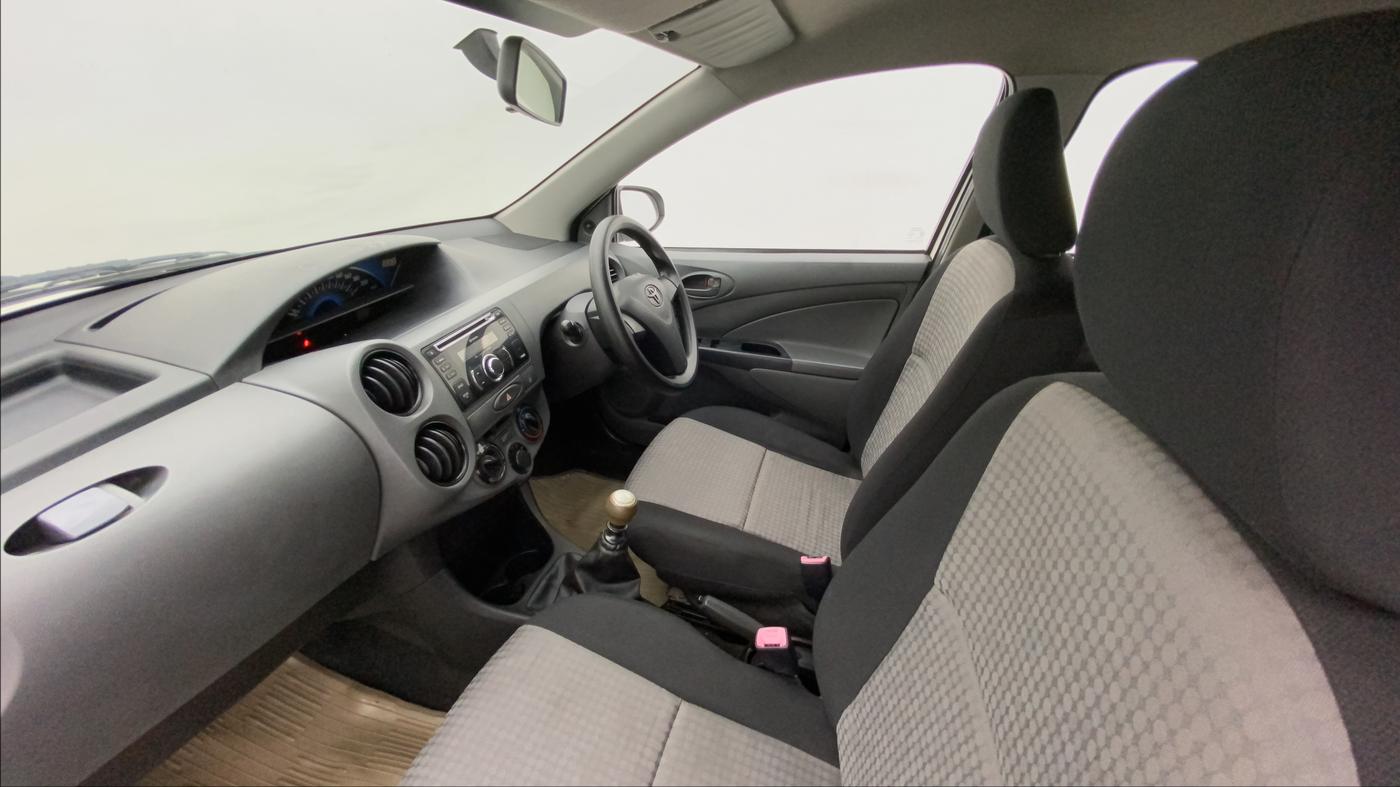 2013 Toyota Etios Liva GD, Diesel, Manual, 1,14,707 km, Right Side Front Door Cabin