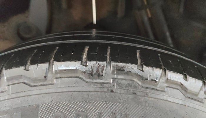 2014 Renault Duster 85 PS RXL DIESEL (OPT), Diesel, Manual, 77,496 km, Right Rear Tyre Tread