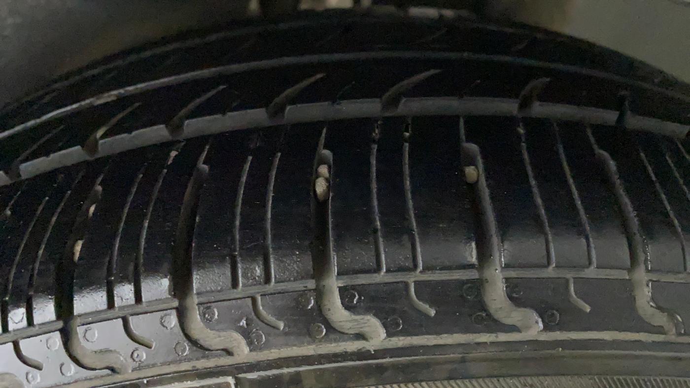 2017 Maruti Ertiga ZDI PLUS SHVS, Diesel, Manual, 96,839 km, Left Rear Tyre Tread