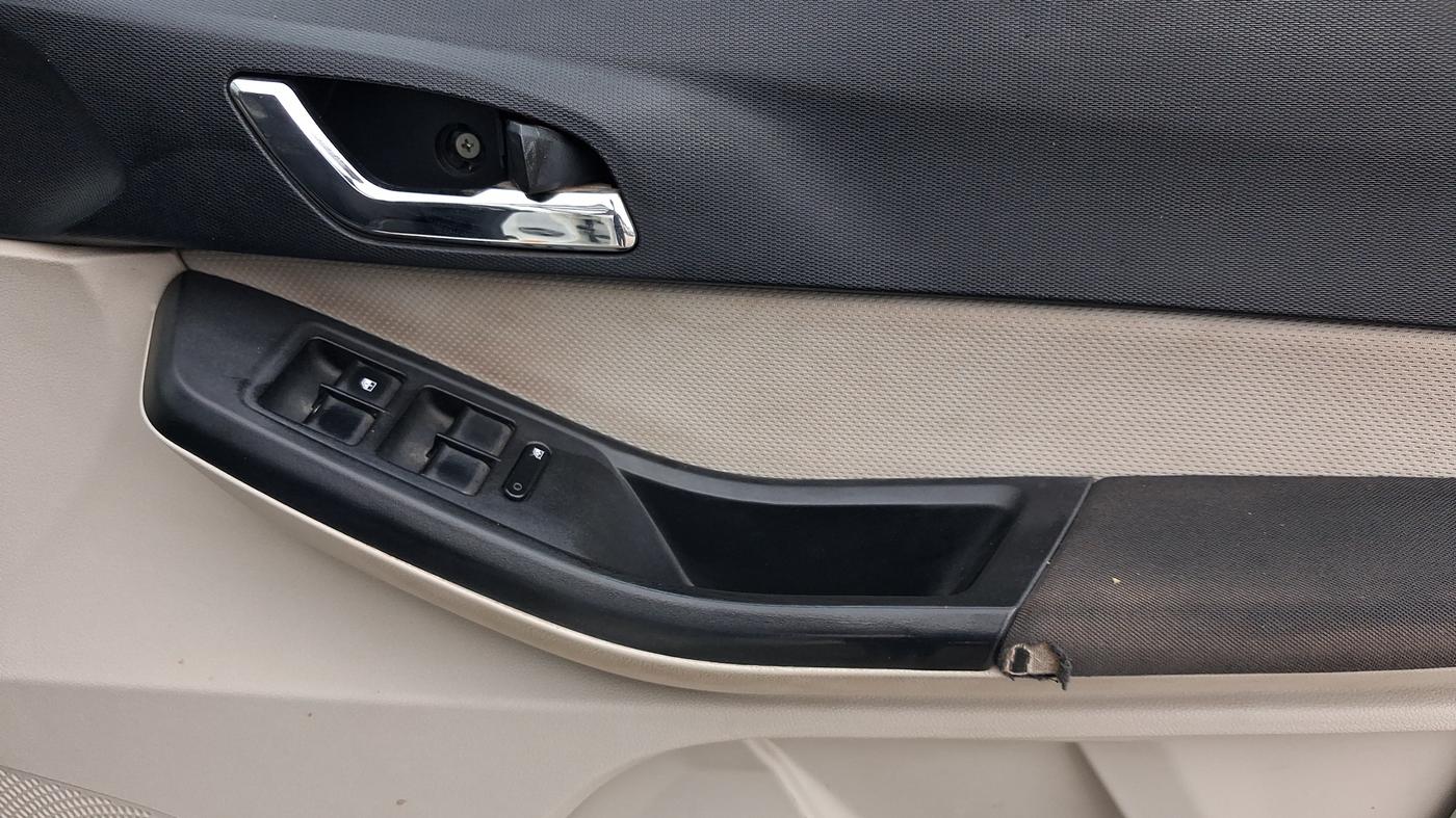 2024 Tata TIGOR XZ PLUS CNG LEATHERETTE PACK, CNG, Manual, 57,411 km, Driver Side Door Panels Control