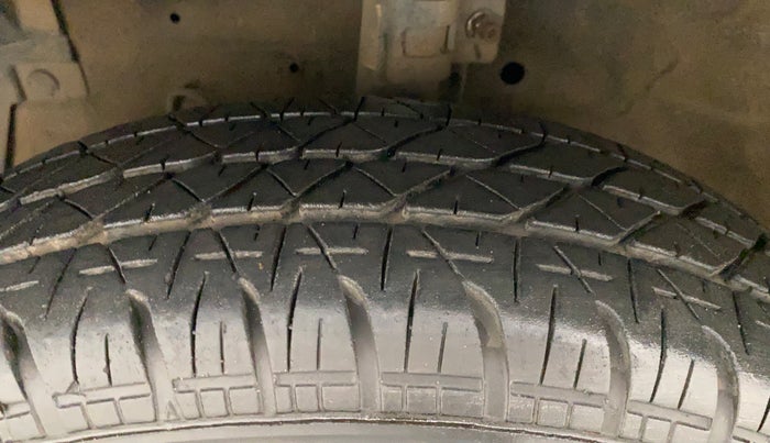 2013 Maruti Swift Dzire VXI, Petrol, Manual, 72,246 km, Left Front Tyre Tread