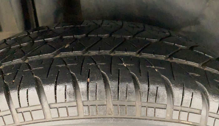 2013 Maruti Swift Dzire VXI, Petrol, Manual, 72,246 km, Right Rear Tyre Tread