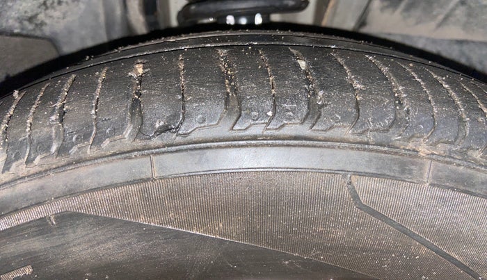 2022 Renault TRIBER RXZ, Petrol, Manual, 24,691 km, Right Front Tyre Tread