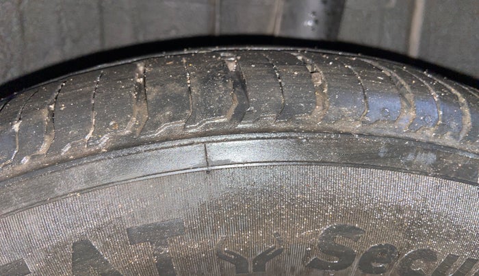 2022 Renault TRIBER RXZ, Petrol, Manual, 24,691 km, Left Rear Tyre Tread