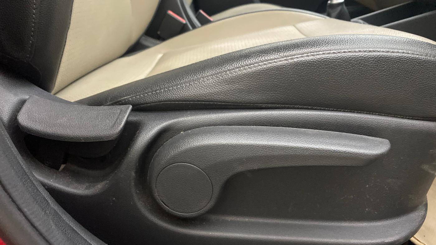 2017 Hyundai Verna 1.6 VTVT SX O, Petrol, Manual, 61,610 km, Driver Side Adjustment Panel