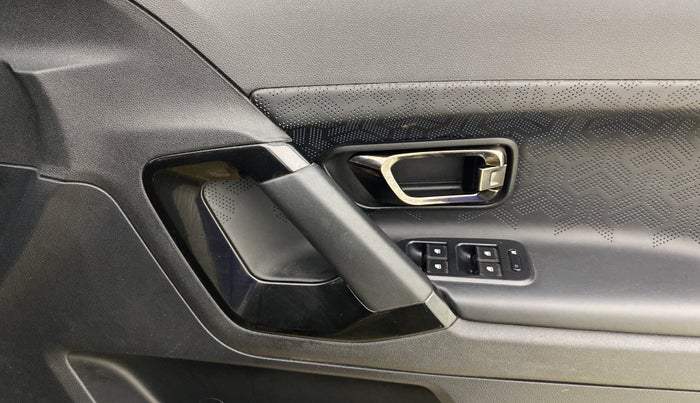 2022 Tata Harrier XZA PLUS 2.0L, Diesel, Automatic, 89,355 km, Driver Side Door Panels Control