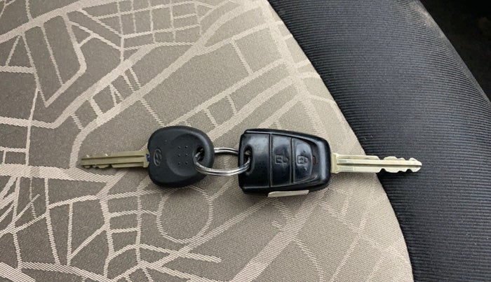 2016 Hyundai Grand i10 SPORTZ 1.2 KAPPA VTVT, Petrol, Manual, 65,267 km, Key Close Up